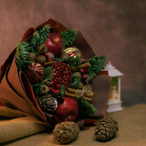 Букет новогодний с елочными украшениями "Гранат и яблоки" 9 Букет новогодний с елочными украшениями "Гранат и яблоки" — изображение 2