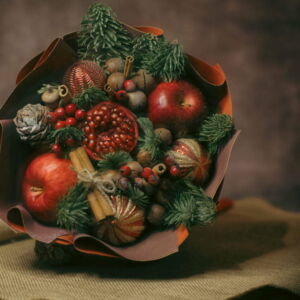 Букет новогодний с елочными украшениями "Гранат и яблоки" 11 Букет новогодний с елочными украшениями "Гранат и яблоки" — изображение 4