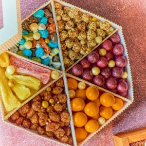 Подарочный набор в картоне "Орешки в карамели, шоколад и сухофрукты" 2 Подарочный набор в картоне "Орешки в карамели, шоколад и сухофрукты" — изображение 1