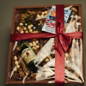 Подарочный набор в деревянном боксе "Орешки и шоколадный инструмент" 15 Подарочный набор в деревянном боксе "Орешки и шоколадный инструмент" — изображение 2