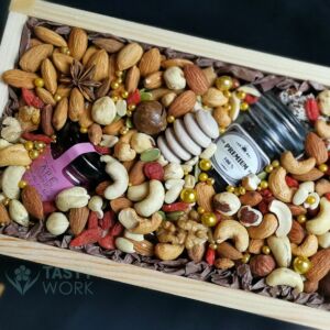 Бокс деревянный с орешками, мёдом и чаем "Кунжут" 7 Бокс деревянный с орешками, мёдом и чаем "Кунжут" — изображение 2