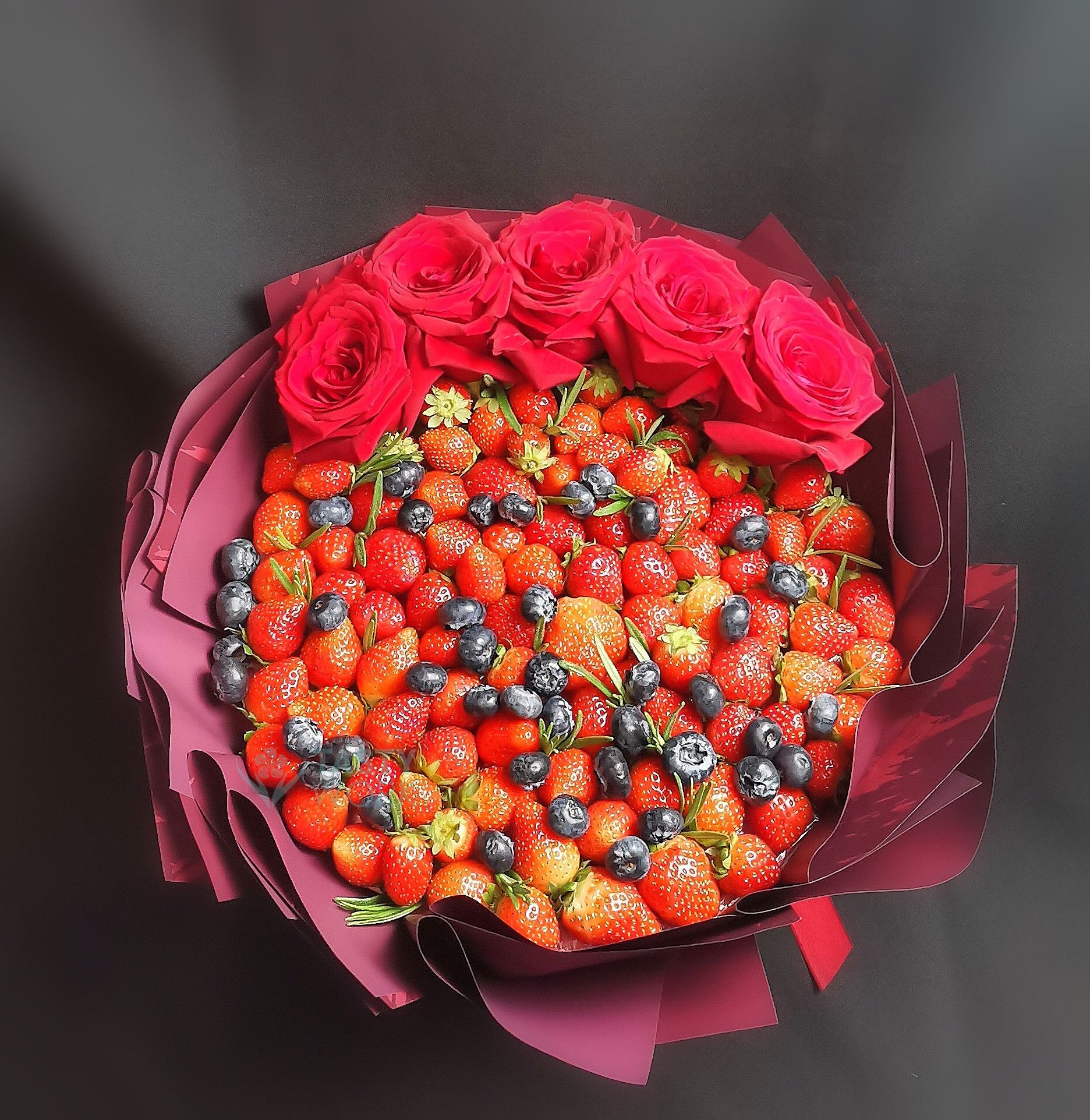 Букет с ягодами и цветами "Бордо" 6 Tastywork