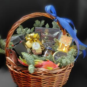 Гастрономическая подарочная корзина "Зимняя сказка" 8 Гастрономическая подарочная корзина "Зимняя сказка" — изображение 3