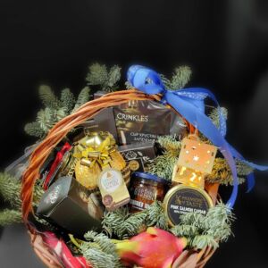 Гастрономическая подарочная корзина "Зимняя сказка" 7 Гастрономическая подарочная корзина "Зимняя сказка" — изображение 2