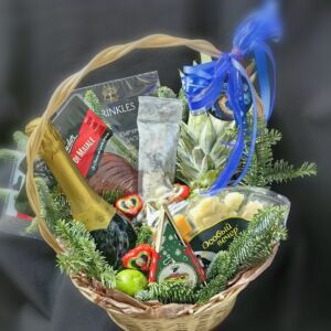 Подарочная корзина "Реверанс" с сырами, ананасом, мясными изделиями 5 Подарочная корзина "Реверанс" с сырами, ананасом, мясными изделиями — изображение 2
