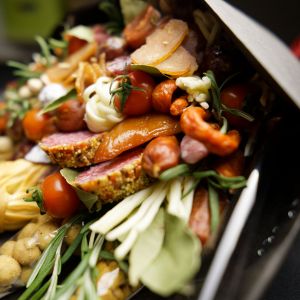 Мужской букет из сыров, колбасок и снеков "Тореадор" 26 Мужской букет из сыров, колбасок и снеков "Тореадор" — изображение 3