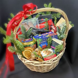 Подарочная корзина с конфетами, чаем, сыром "Волшебство" 5 Подарочная корзина с конфетами, чаем, сыром "Волшебство" — изображение 2