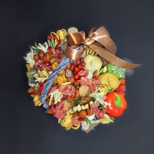 Корзинка с закусками из колбас, сыра, овощей "Тенира" 12 Корзинка с закусками из колбас, сыра, овощей "Тенира" — изображение 3