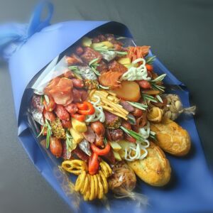 Мужской букет с багетом, колбасами и сыром "Альбион" 5 Мужской букет с багетом, колбасами и сыром "Альбион" — изображение 2