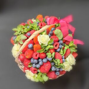 Корзинка с ягодами "Предложение"