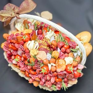 Корзинка с закусками из колбас, сыра, овощей "Тенира" 14 Корзинка с закусками из колбас, сыра, овощей "Тенира" — изображение 5