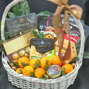 Корзина с фруктами и цветами "Эустома" 8 Корзина с фруктами и цветами "Эустома" — изображение 3