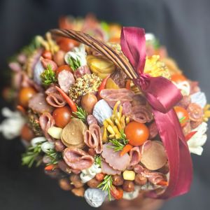 Мясное лукошко "Эйфория" с колбасками и сыром